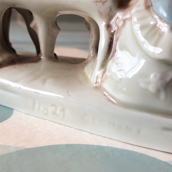 🦋Antique Victorian Porcelain Shoe & Gräfenthal Figure - Picture 9 of 9